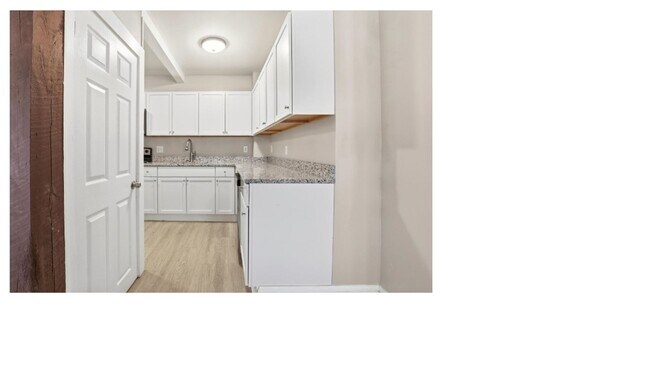 Building Photo - Single-Family House