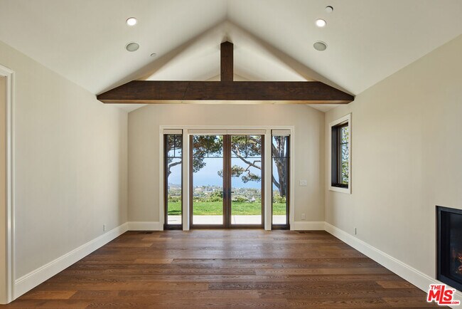 Building Photo - 5561 Horizon Dr