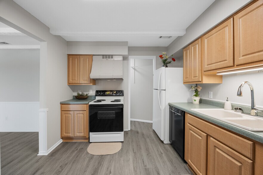 Building Photo - 1512 1st Ave