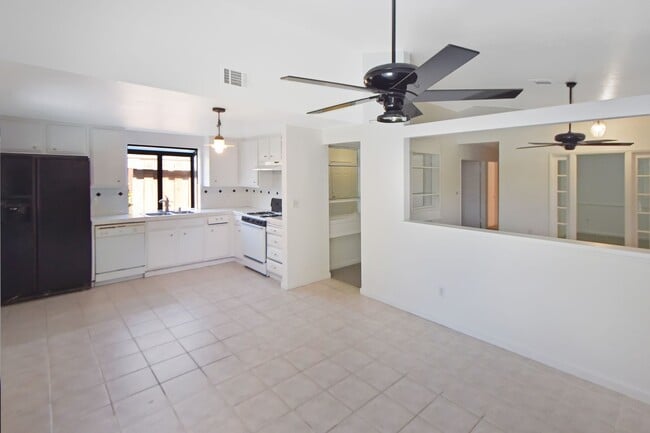 Building Photo - Great neighborhood home in a cul-de-sac!