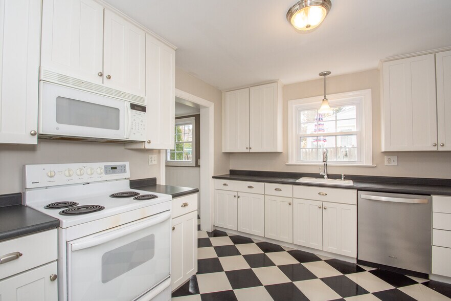Building Photo - 135 Brunswick Ave