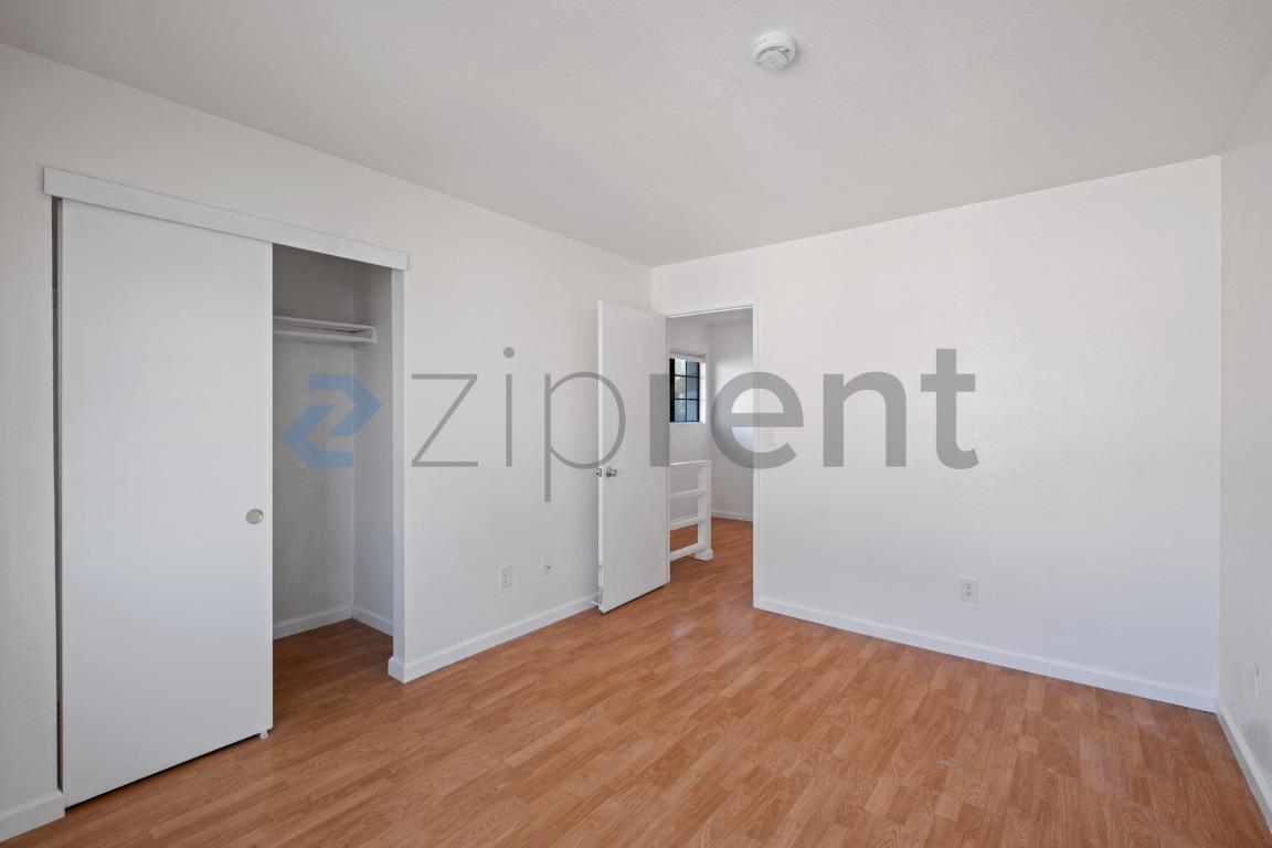 Building Photo - 417 1st St