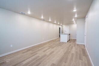 Building Photo - 3-Bedroom Townhome with Garage & Private Y...