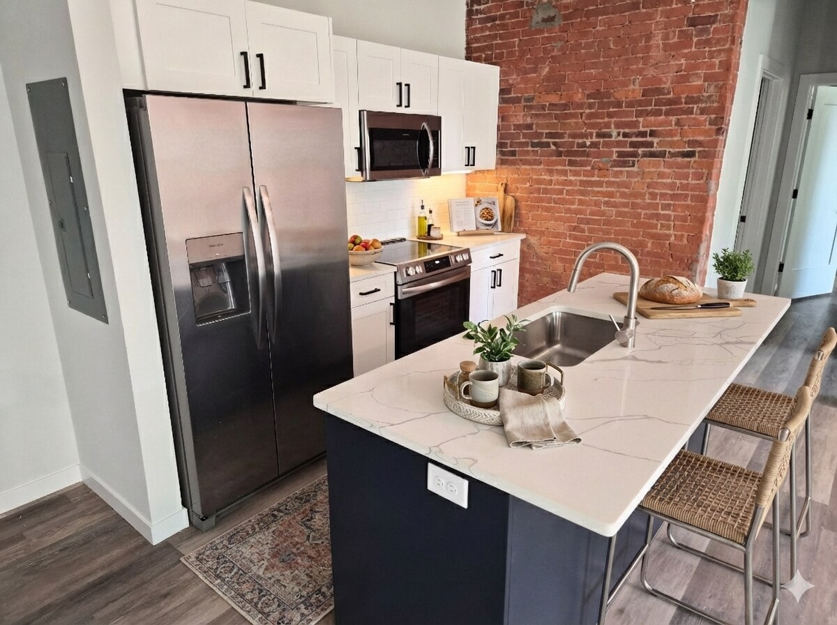 Building Photo - 36 Pleasant St