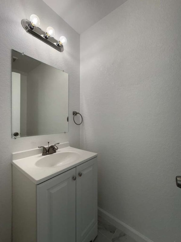 Building Photo - 9339 Mimosa Manor