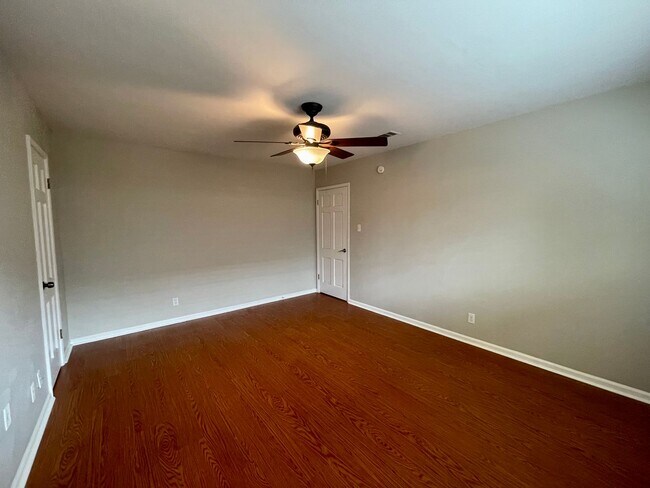 Building Photo - 6510 Daisy Dr