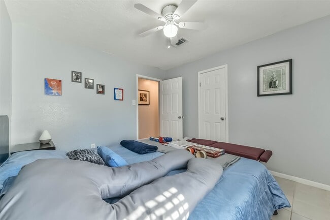 Building Photo - 3205 Brookhurst Ln