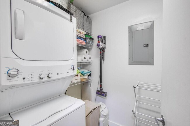 Building Photo - 174 Chester Ave SE