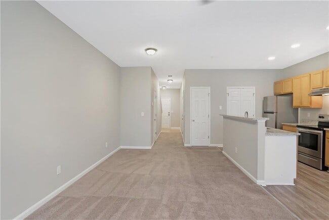 Building Photo - 153 Chastain Way