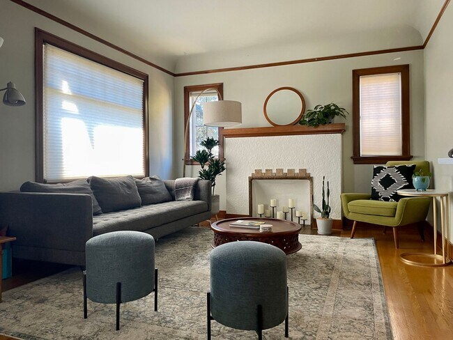 Building Photo - Immaculate and Updated Mid Century Home in...