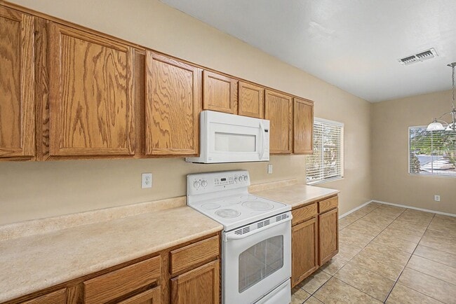 Building Photo - Beautiful Single-Level 3 Bedroom, 2 Bathroom Home in Maricopa