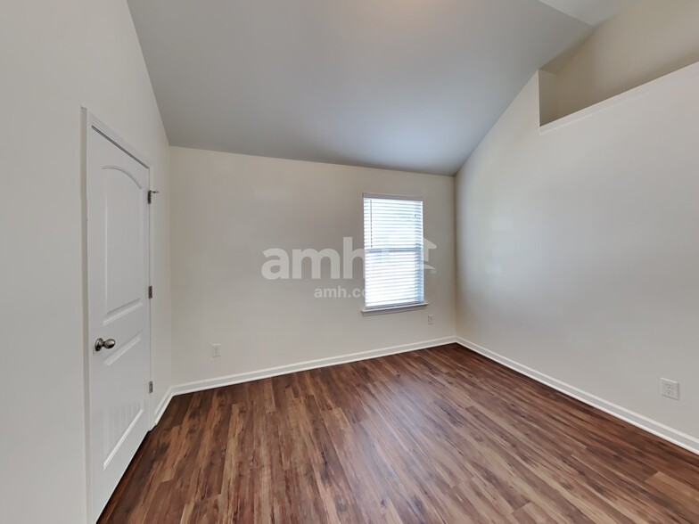 Building Photo - 3389 Gardenside Walk SW