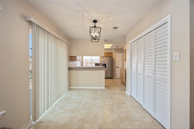 Building Photo - 2331 Ridgemont Dr