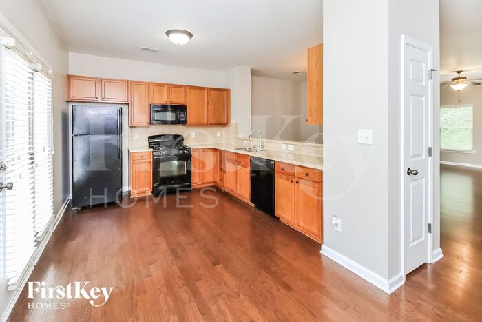 Building Photo - 850 Riverdance Dr