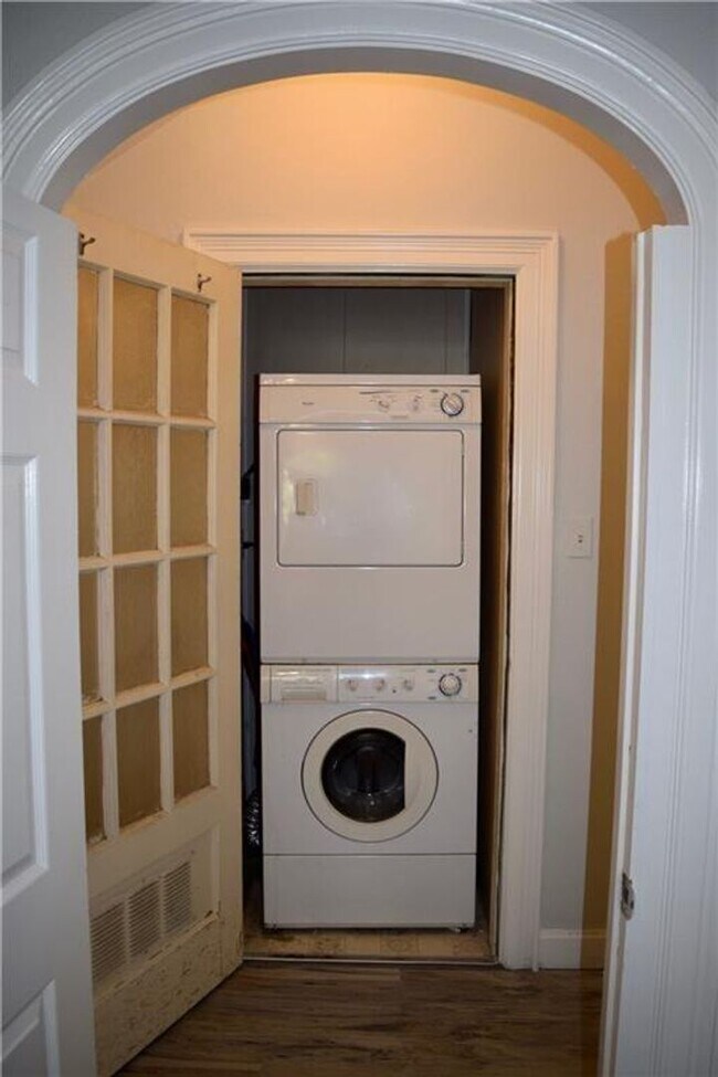 Building Photo - 1101 W 22nd St