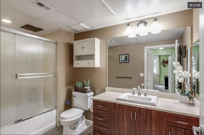 Bathroom - 1101 S Main St