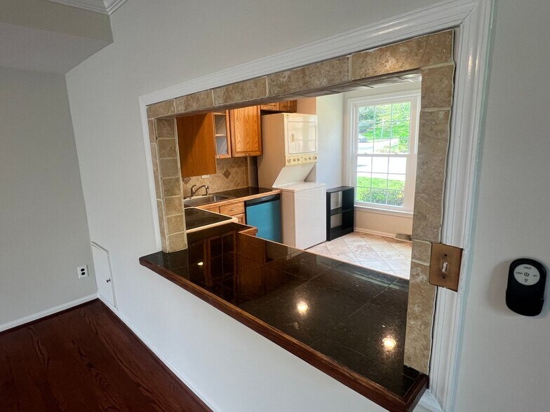 Building Photo - 516 Meadow Hall Dr