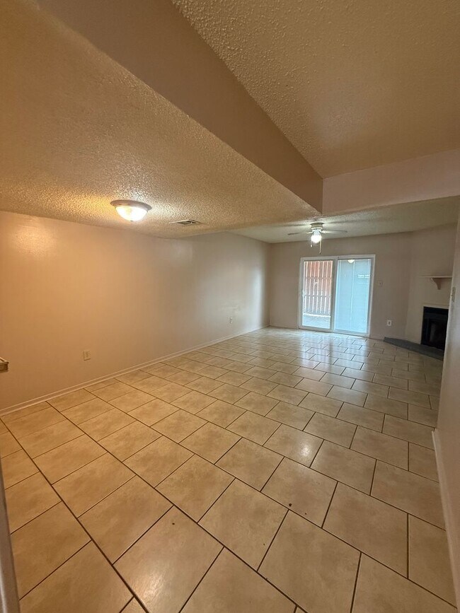 Building Photo - 8911-8921 GSRI Ave