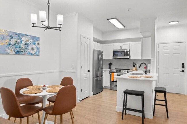 Building Photo - 875 W Pecos Rd