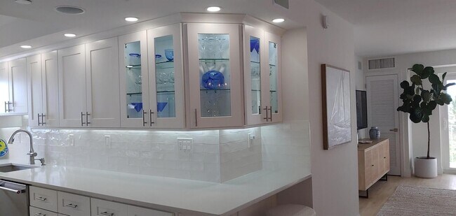 Primary Photo - 3221 S Ocean Blvd