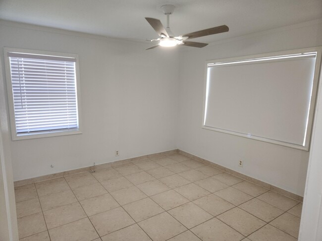 Building Photo - 210 NW 13th Ave