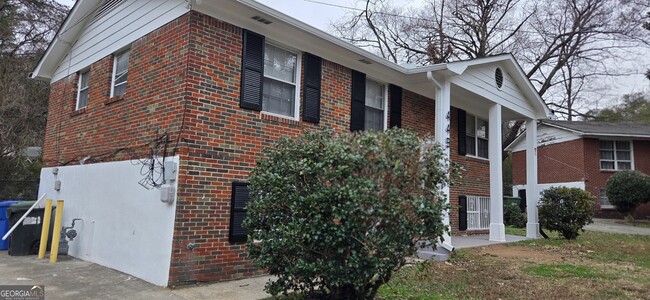 Building Photo - 449 Charter Oak Dr SW