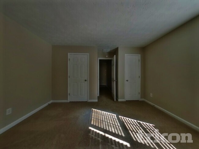 Building Photo - 2492 Feathertree Ln