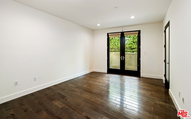 Building Photo - 1304 S Roxbury Dr