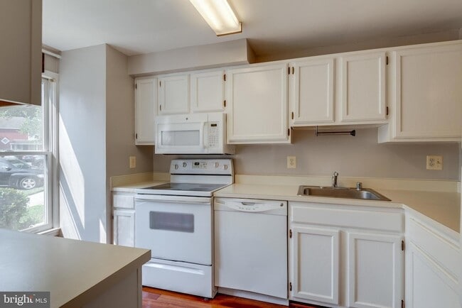 Building Photo - 2133 Whisper Way