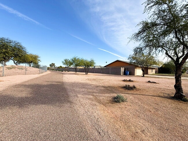 Building Photo - Newly Remodeled 3BR with Garage, Workshop, Privacy & Large Yard!