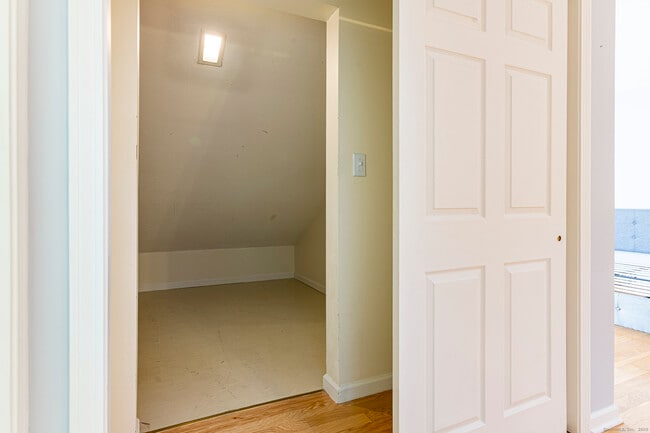 Building Photo - 187 Lovers Ln