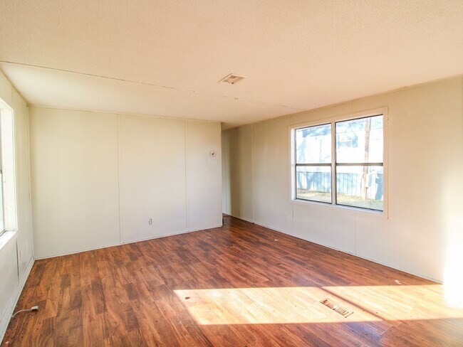 Building Photo - Great Location in Pulaski, TN