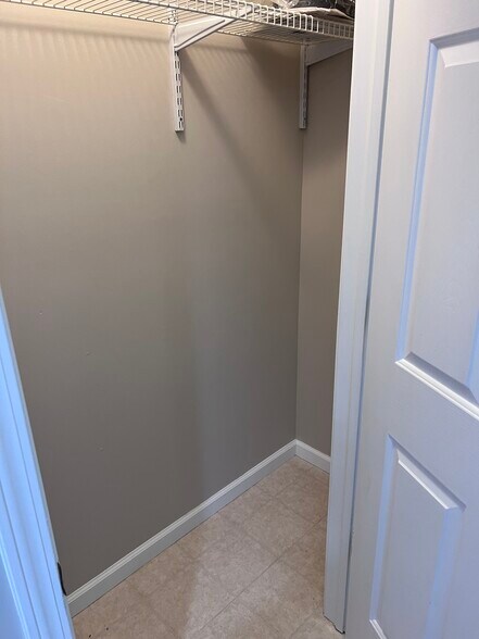 Building Photo - 206 W Mill St