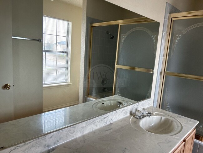 Building Photo - 2607 Schulze Dr