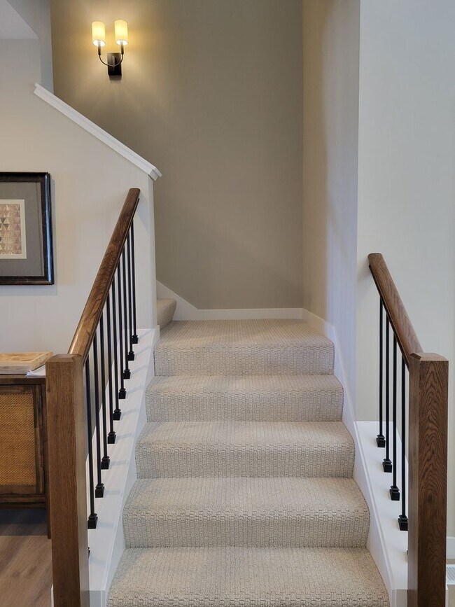 Building Photo - Executive Luxury Rentals