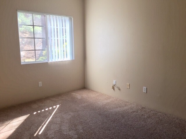 Building Photo - RB 2 Br 2 BathPetOK+washer+Dryer All Appl 2 Prkg spots>TEXT 858-774-1574