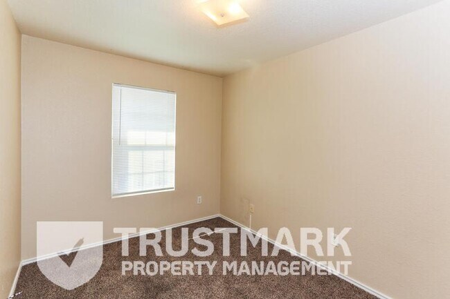 Building Photo - 4403 B Abigail