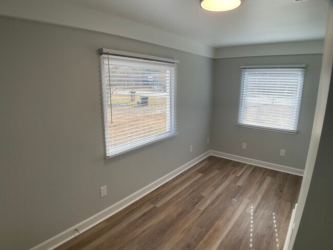 Building Photo - Modern Comfort and Convenience in the Heart of Durham