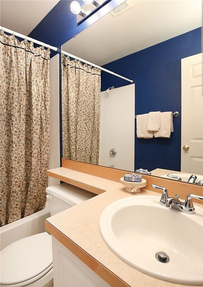 Building Photo - A Cambridge Townhome with 2 Beds and 2.5 B...