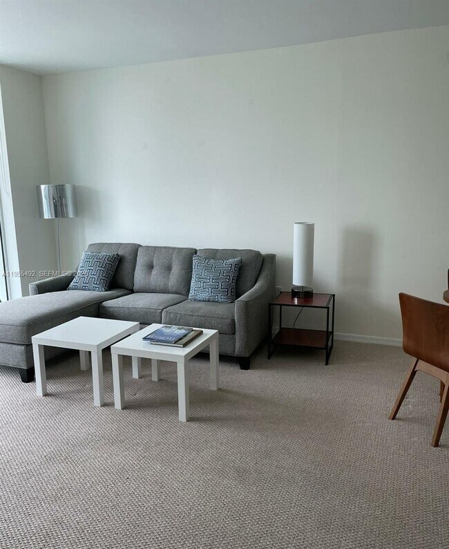 Building Photo - 950 Brickell Bay Dr