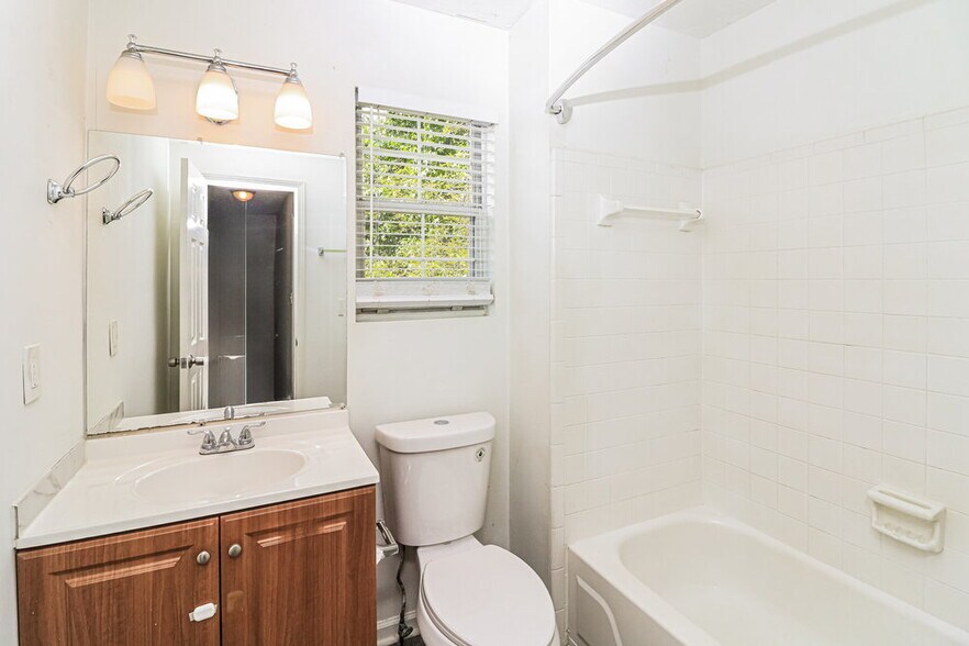 Building Photo - 5895 Brookside Dr SE