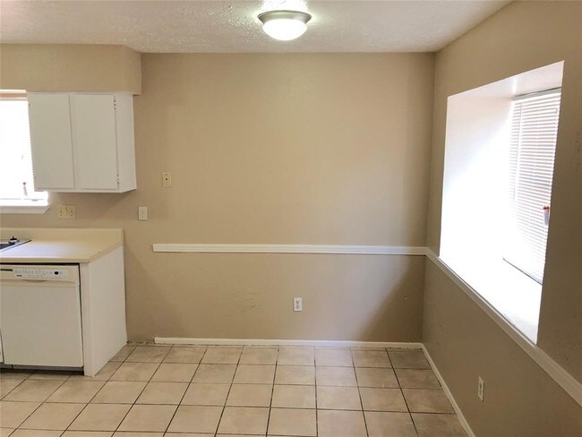 Building Photo - 4514 Towergate Dr