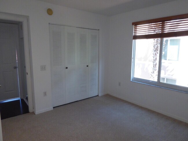 Building Photo - 409 Villa Cir