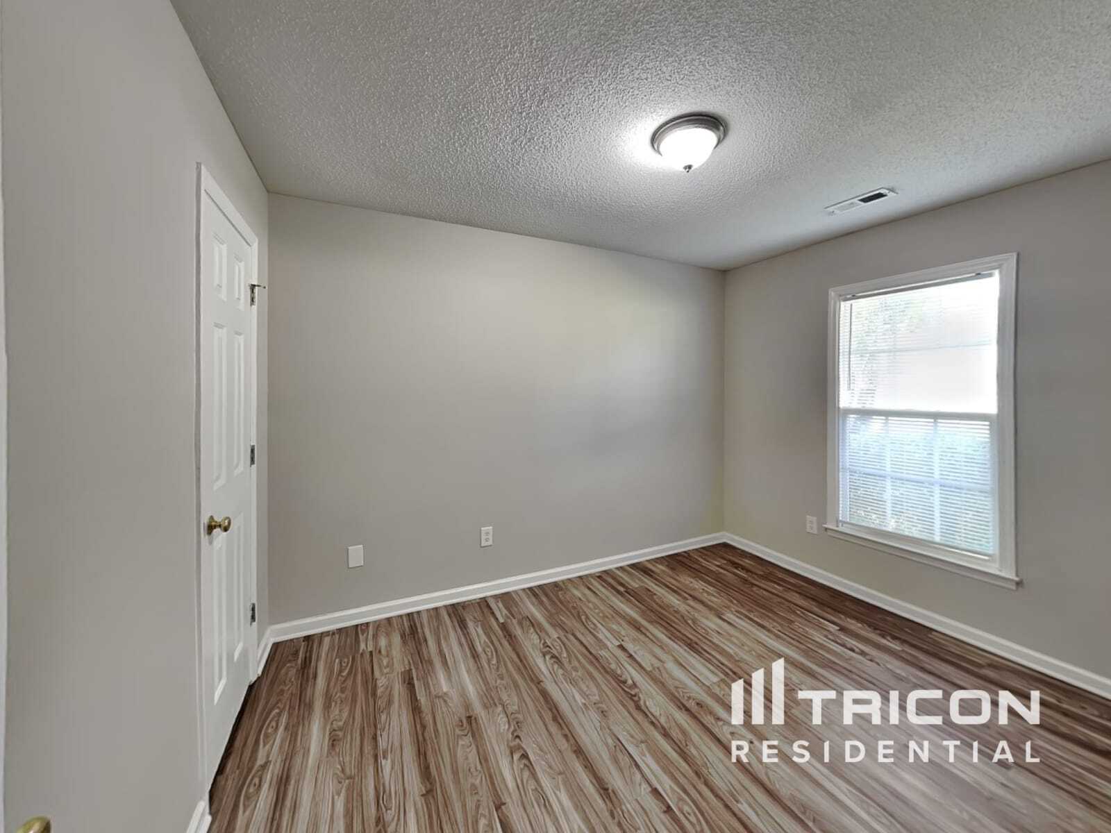 Building Photo - 2437 River Chase Dr