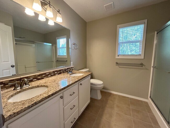 Building Photo - Gorgeous 5 bedroom 3 bathroom Home In Eagle