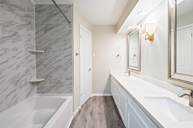 Building Photo - 15411 Woodcote Ct