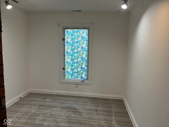 Building Photo - 2724 Granada Cir N