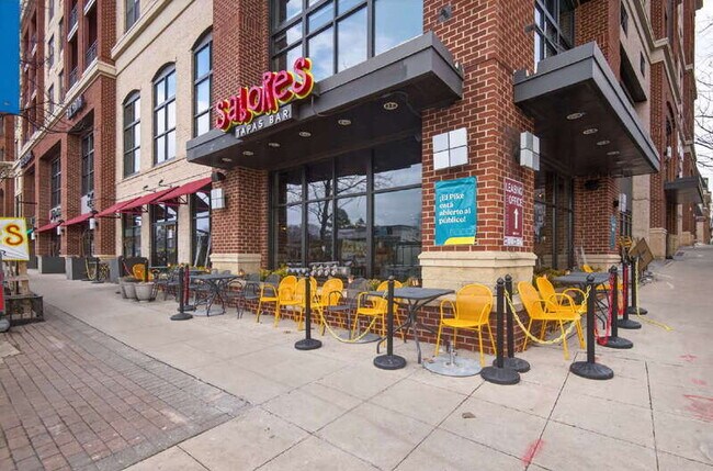 Building Photo - 1107 S Walter Reed Dr