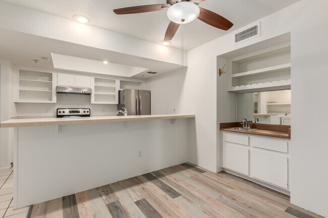 Building Photo - New Rental Listing in Scottsdale Springs C...