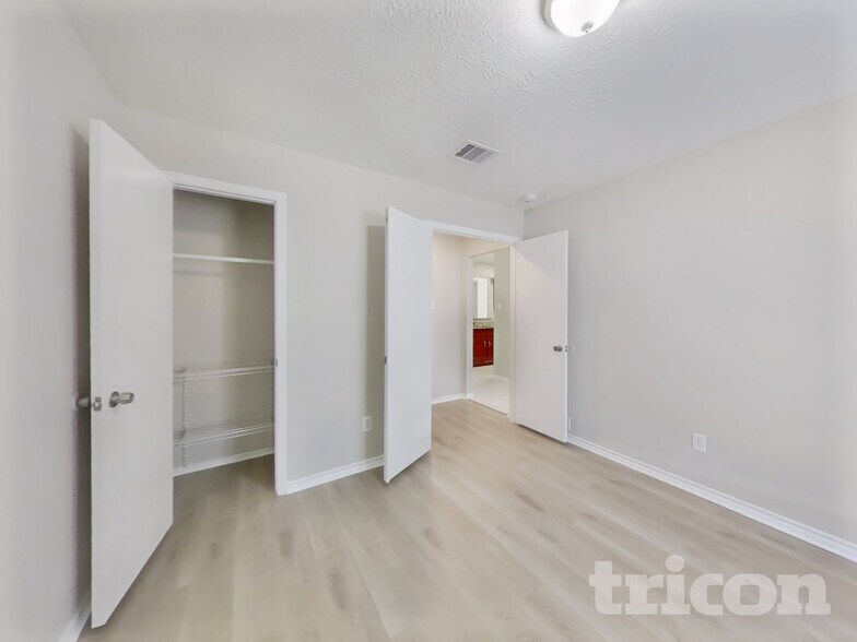 Building Photo - 5907 Misty Meadow St